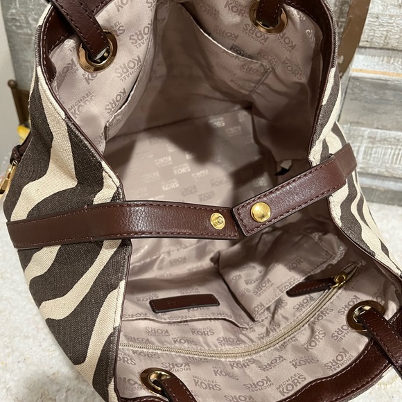 Authentic Michael Kors Animal Print Canvas Tote EUC! - Picture 10 of 12